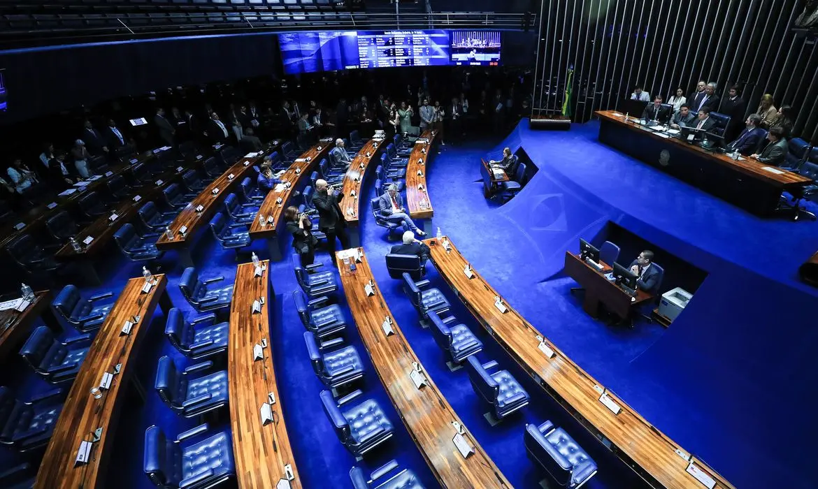 Imagem da notícia Senado mantém discussão sobre fim da escala 6x1, mas oposição tenta esvaziar sessões