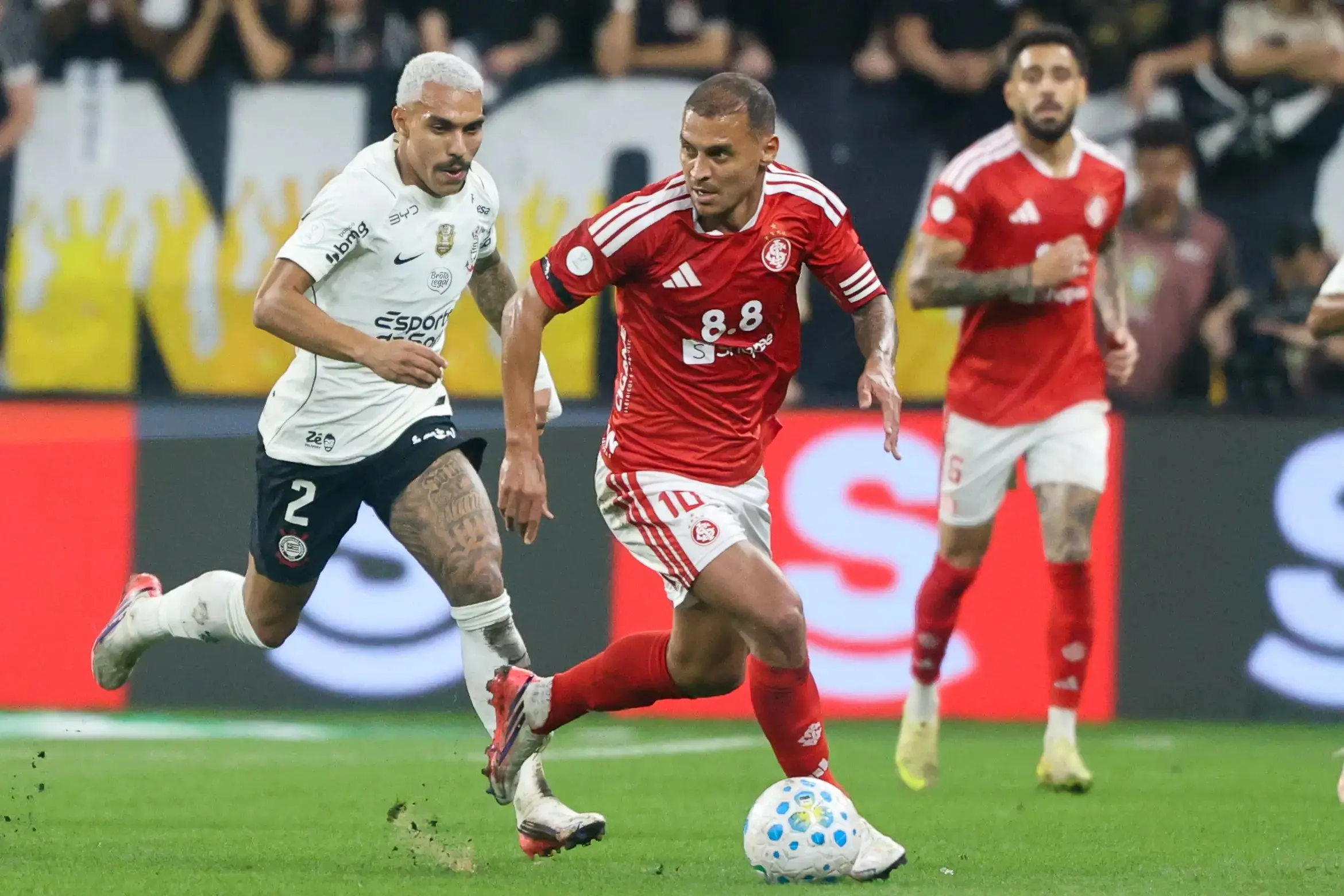 Imagem da notícia Internacional x Corinthians na Série A: onde assistir, horário e escalações