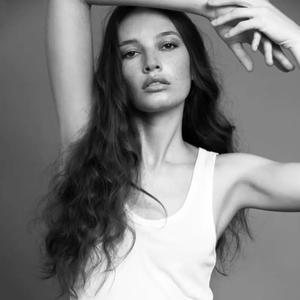 Imagem da notícia Modelo Giane Alves morre aos 32 anos após mal súbito