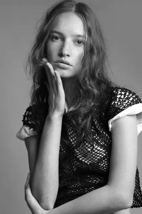 Imagem da notícia Quem foi Giane Alves, modelo que morreu após mal súbito aos 32 anos?
