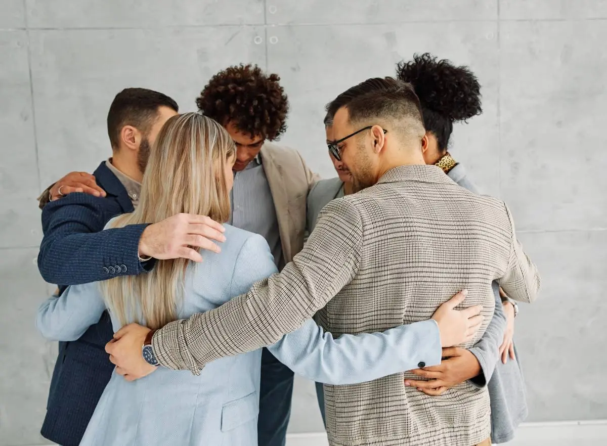 Imagem da notícia Já ouviu falar em 'job hugging'? Entenda como o comportamento pode travar sua carreira