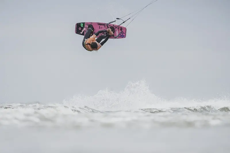 Imagem da notícia Brasil no Mundial de Kitesurf: veja os três atletas que disputam o GKA World Kite Fest 2026