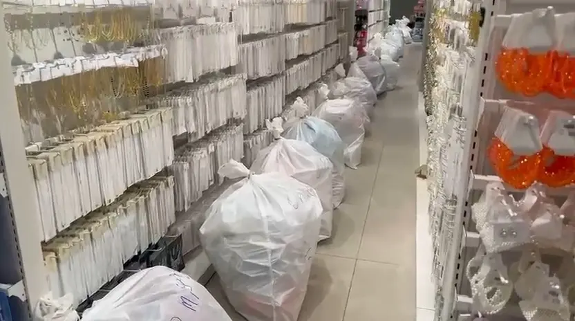 Imagem da notícia: Receita Federal apreende R$ 2 milhões em mercadorias irregulares no Centro de Fortaleza