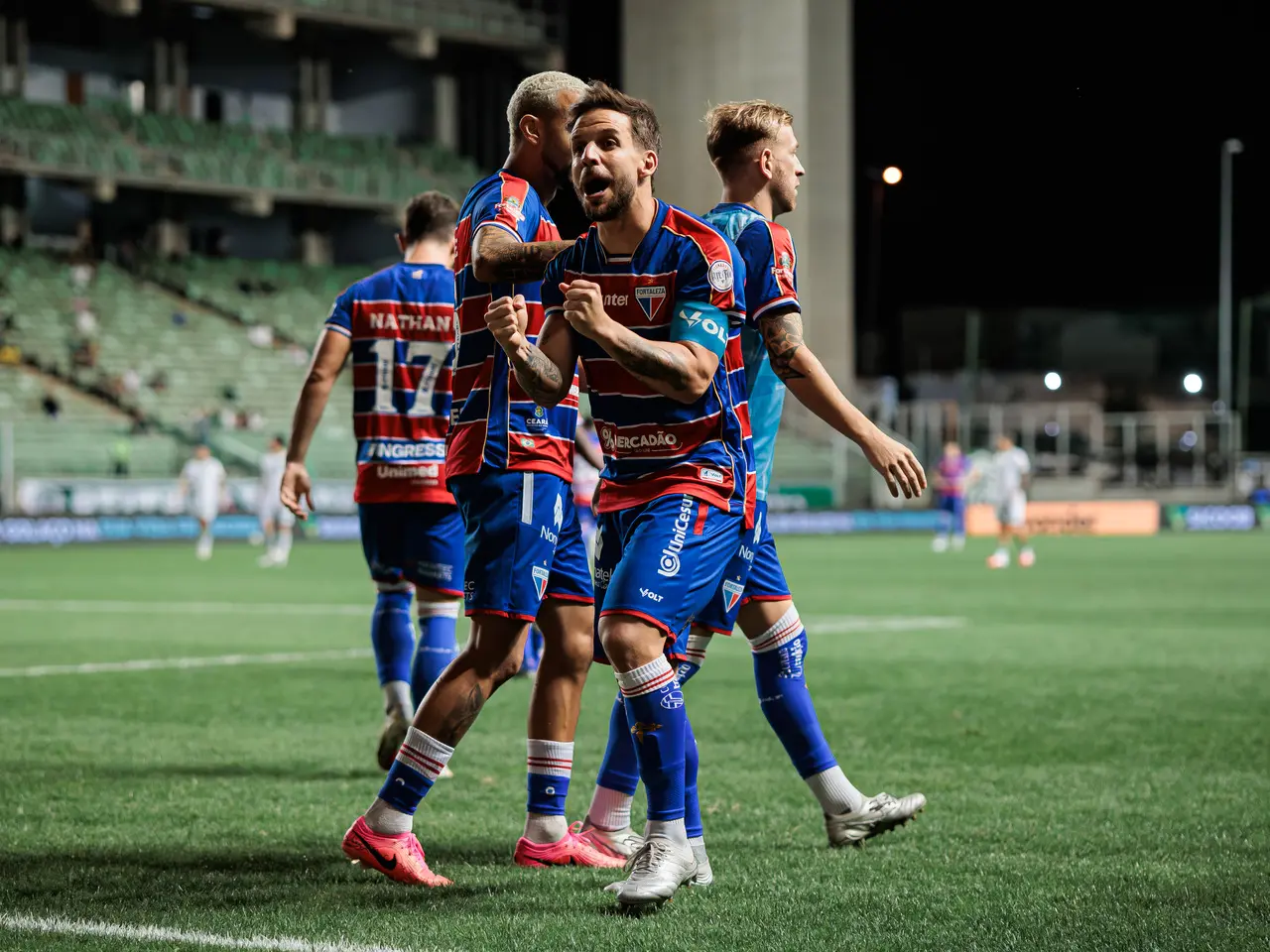 Imagem da notícia Fortaleza vence América fora de casa e sobe para 3º na Série B