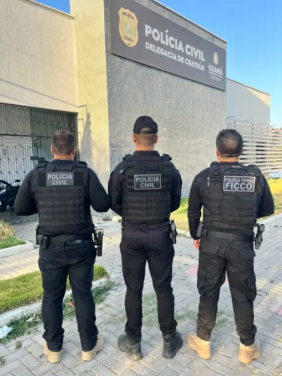 Imagem da notícia Operação cumpre 13 mandados contra grupo criminoso por tráfico e homicídios em Fortaleza e Crateús 