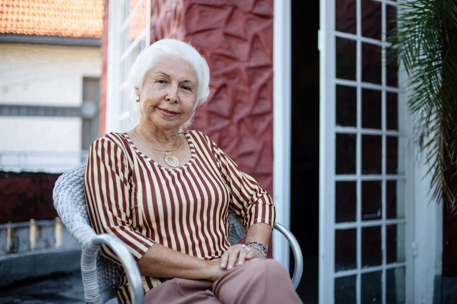 Cerimonialista Alódia Moreira Guedes Guimarães, de 82 anos, nasceu e até casou no casarão da Rua da Assunção.