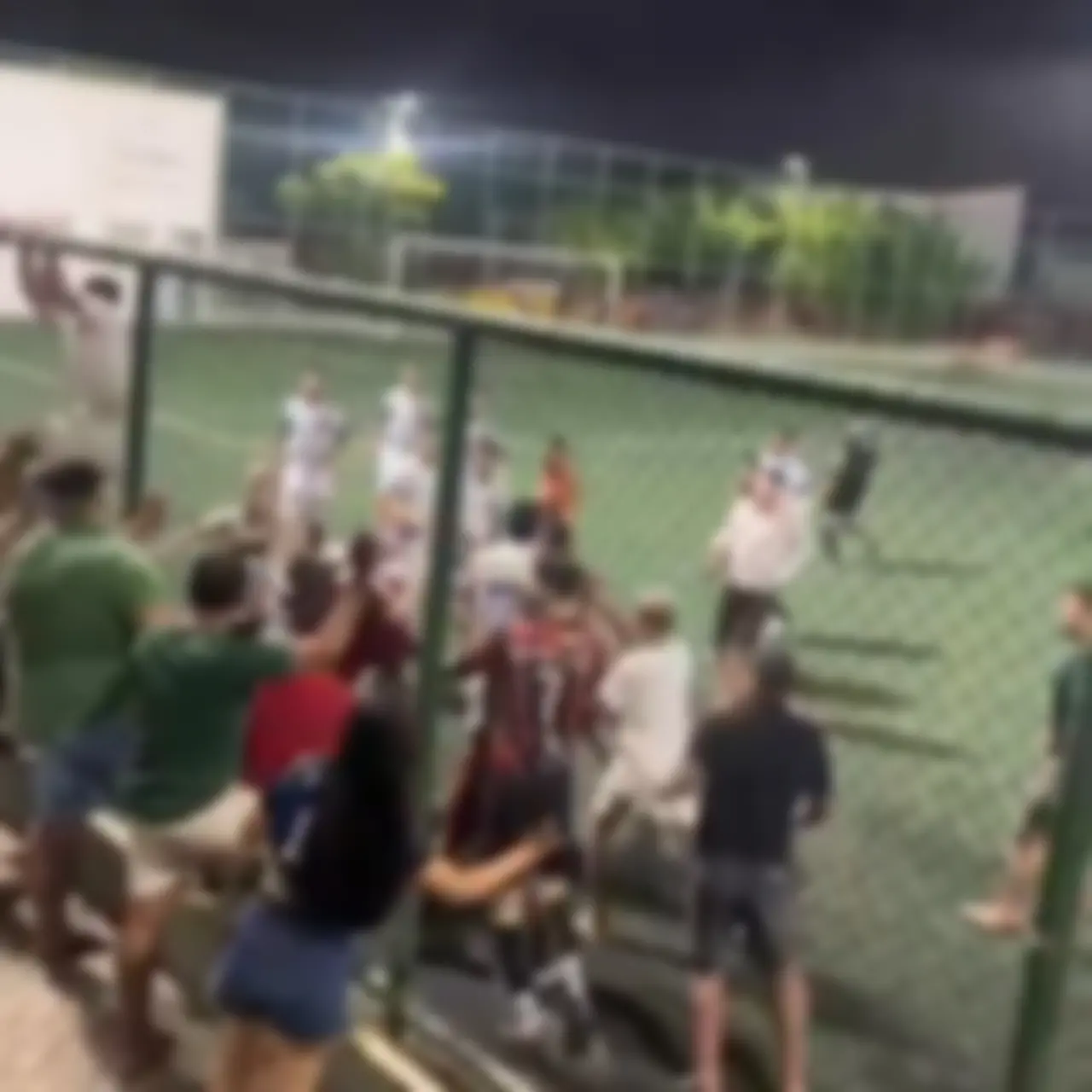 Imagem da notícia Jogo termina em briga generalizada em campo de futebol em Fortaleza; veja vídeo 