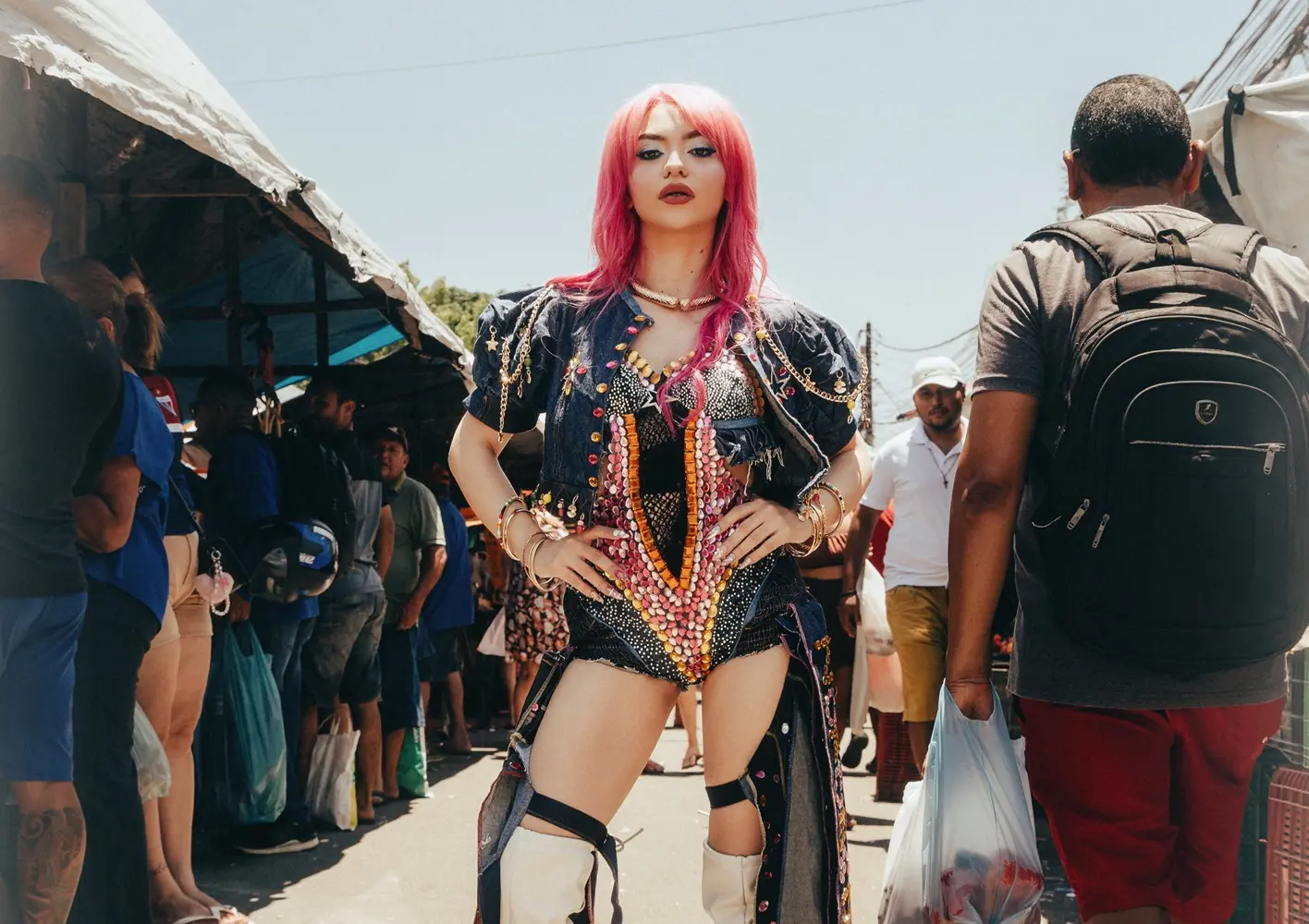 Imagem da notícia Camaleoa coloca Ceará no mapa do pop nacional com hit ‘Nordesdiva’ e anuncia novo álbum