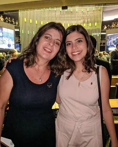 Imagem da notícia Mãe de Tabata Amaral segue na UTI: ‘Ainda está acordando’