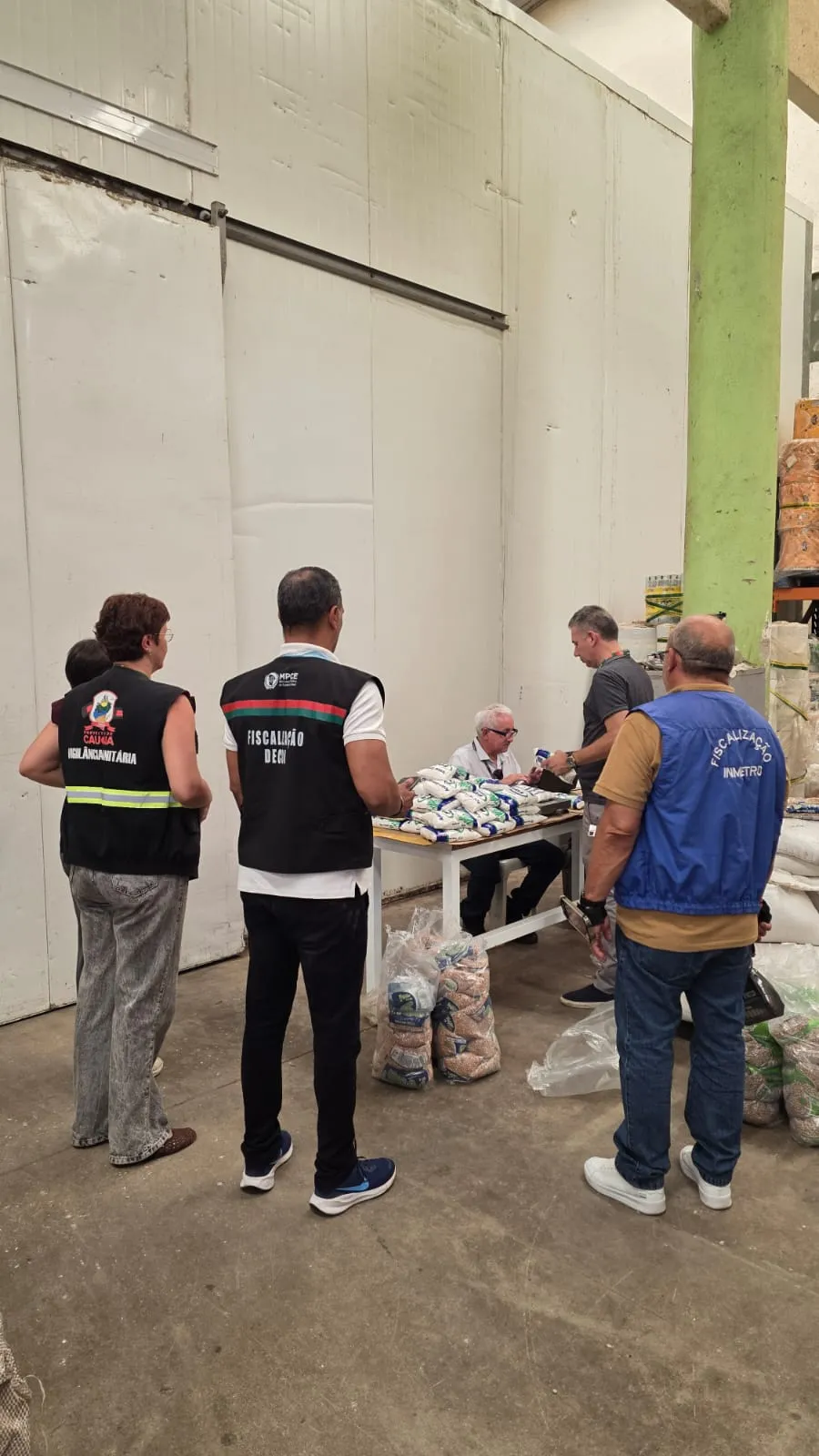 Estabelecimento foi autuado por infringir legislações sanitárias e de consumo, além de ter as atividades suspensas pelo Decon.