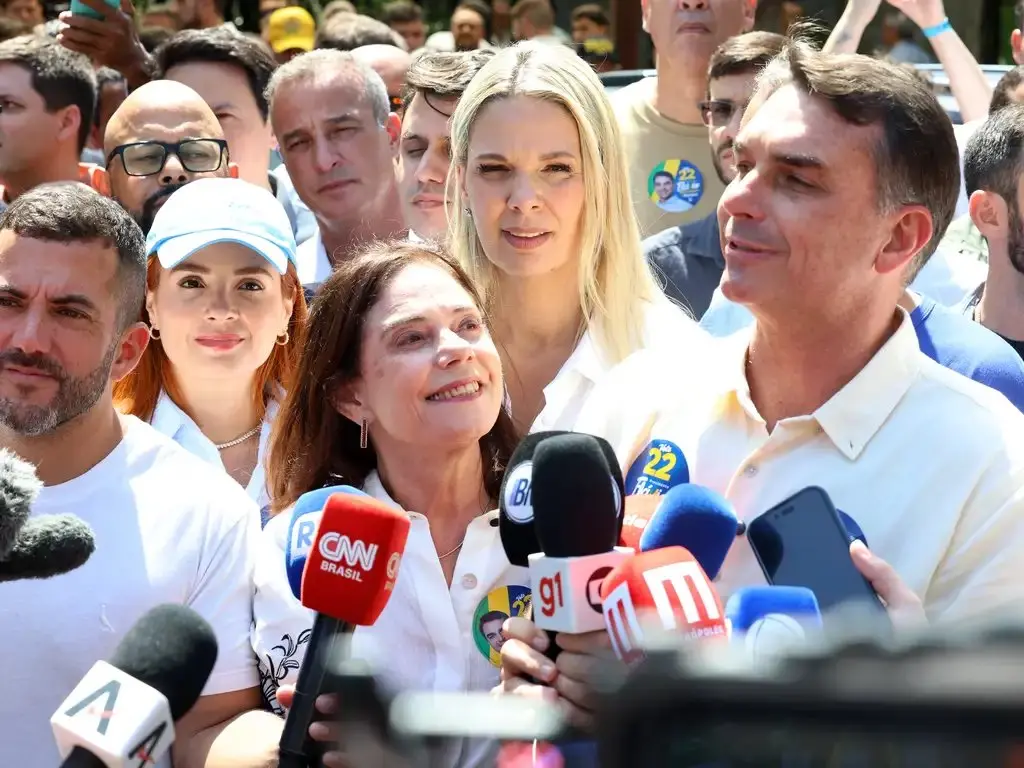 Imagem da notícia Flávio Bolsonaro se reúne com lideranças políticas no Rio de Janeiro