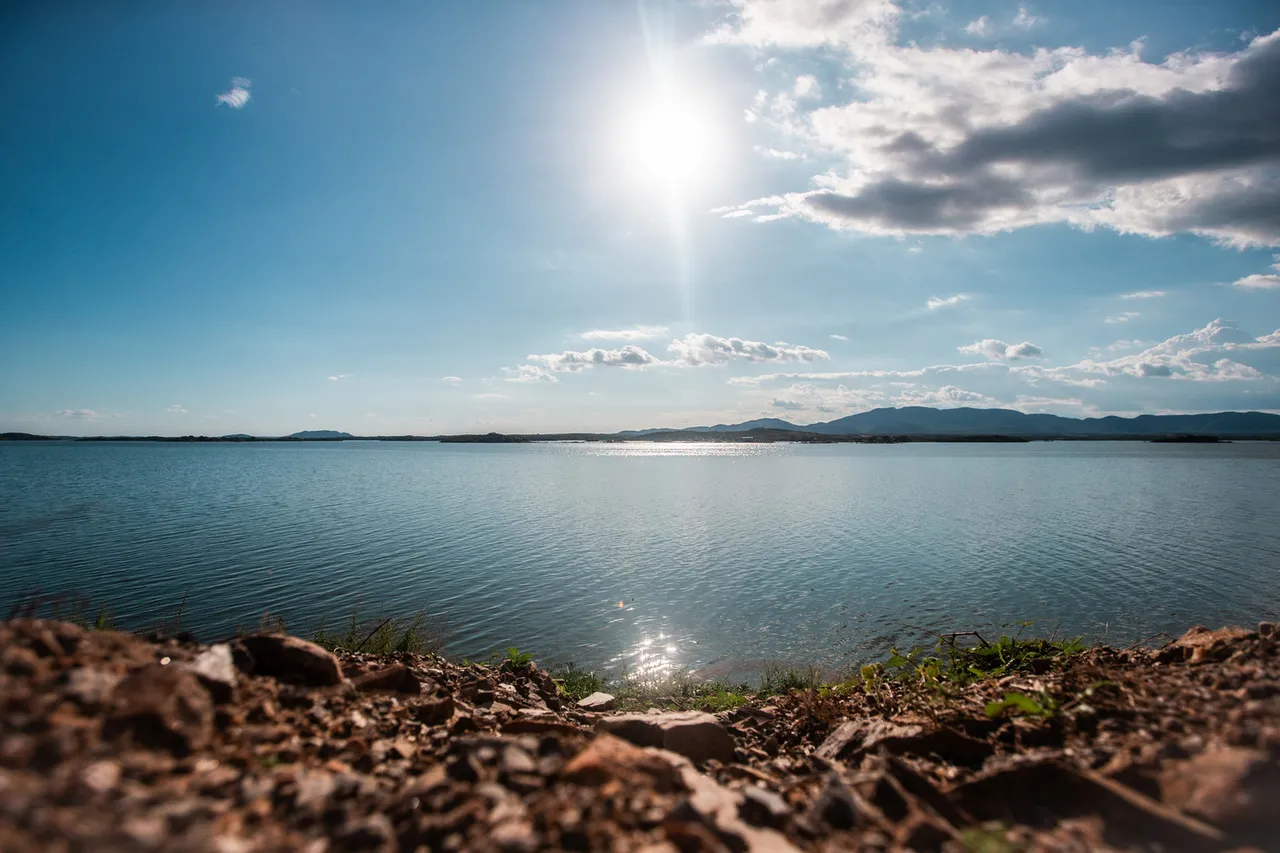 Evaporação é processo natural e tem altos índices nos estados do semiárido brasileiro, dificultando a manutenção da reserva hídrica nos períodos secos.