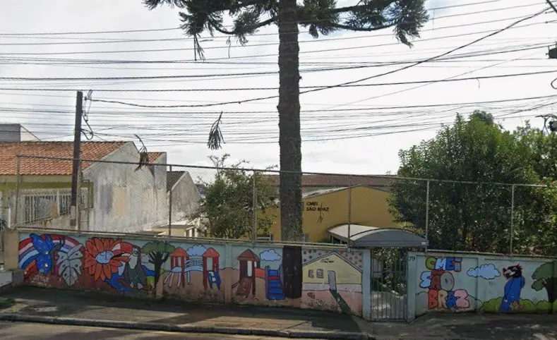 Imagem da notícia PM mata homem que invadiu creche e resgata 13 crianças mantidas reféns em Curitiba
