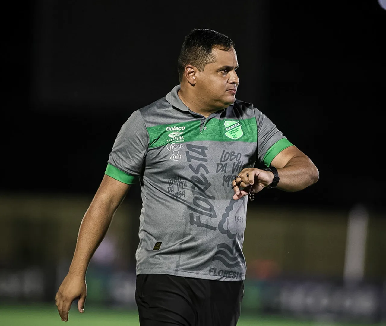 Leston Junior é o comandante do Floresta