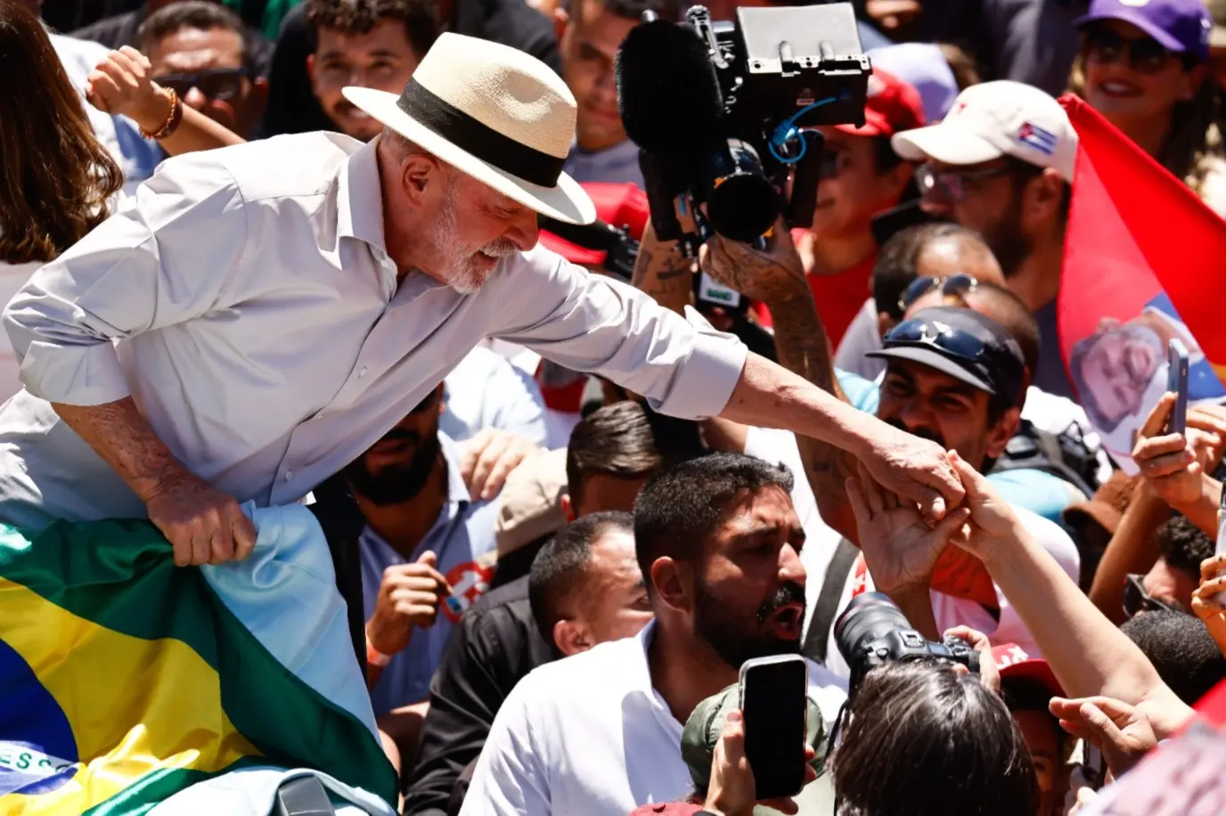 Imagem da notícia É preciso que sociedade se pergunte onde vai ser corte que meu adversário vai fazer, diz Lula