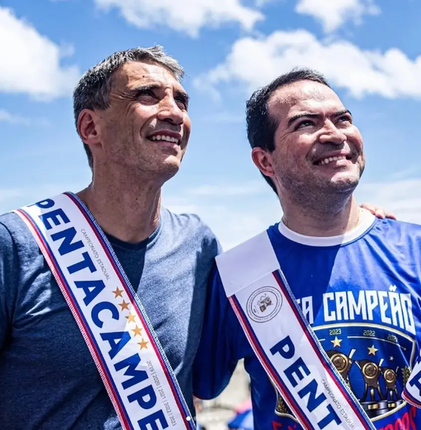 Imagem da notícia Corinthians sonda Vojvoda para salvar o time do rebaixamento no Brasileirão