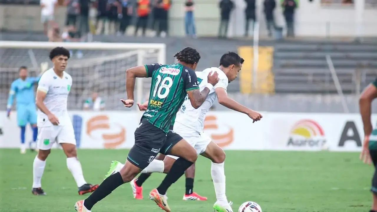 Imagem da notícia Floresta perde para o Maringá e adia sonho do acesso à Série B
