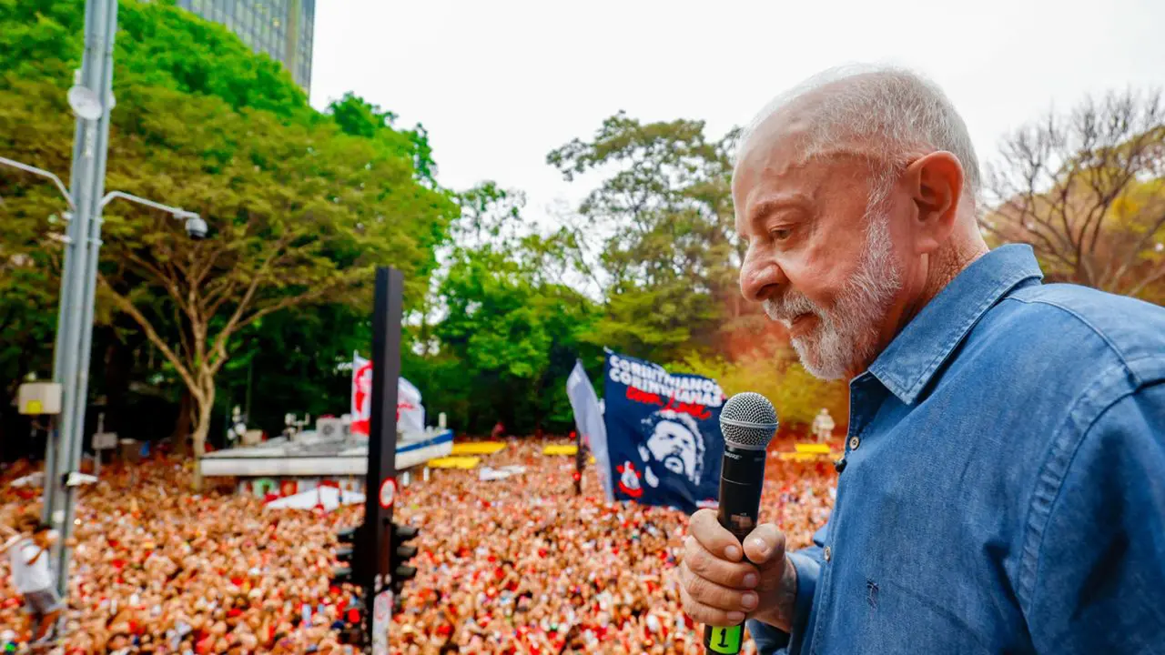 Imagem da notícia Lula diz que Elmano ‘enterrou’ carreira política de Ciro Gomes