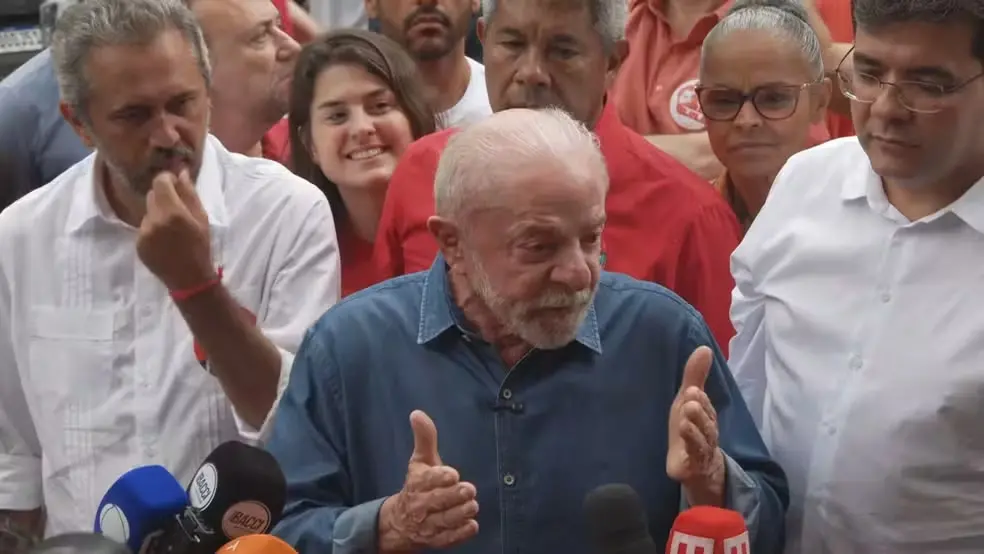 Imagem da notícia Lula: 'Vamos votar fim da escala 6x1 na quarta-feira, já está conversado'