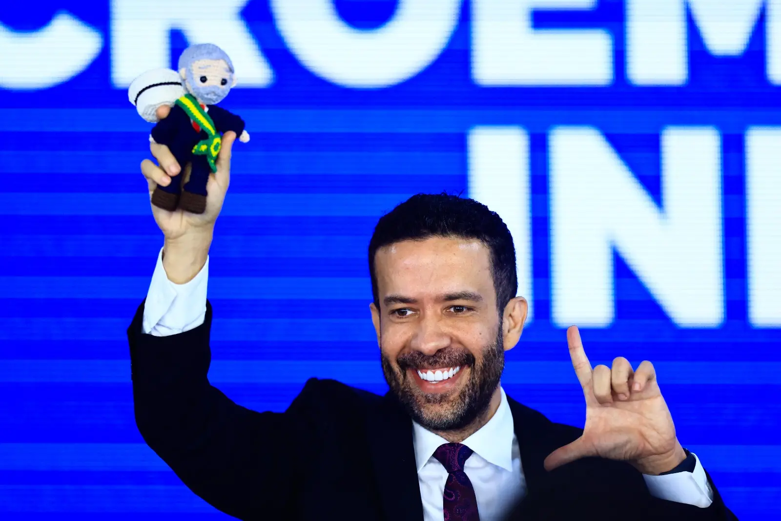 Imagem da notícia Janones: Lula ficou atrás de Flávio no 1º turno porque campanha se manteve em berço esplêndido