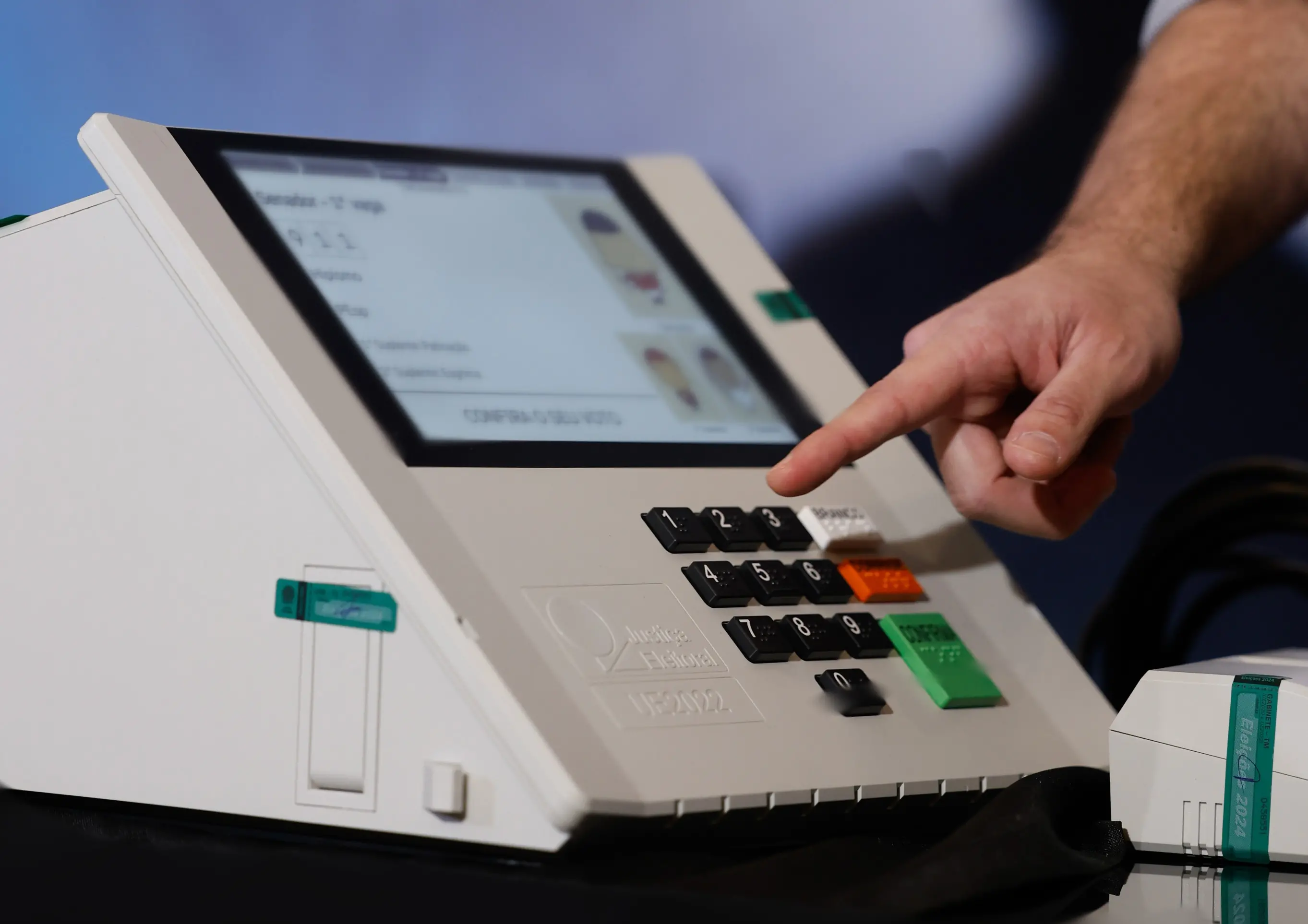 Imagem da notícia Mais de 135 mil eleitores tiveram voto anulado no Ceará após repetir número nas opções do Senado