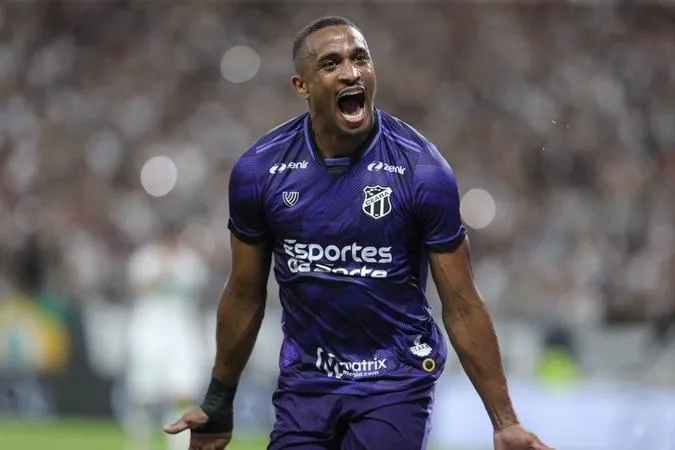 O Ceará sofreu um transfer ban em 2024 referente a contratação de Saulo Mineiro, mas ainda assim subiu para a Série A