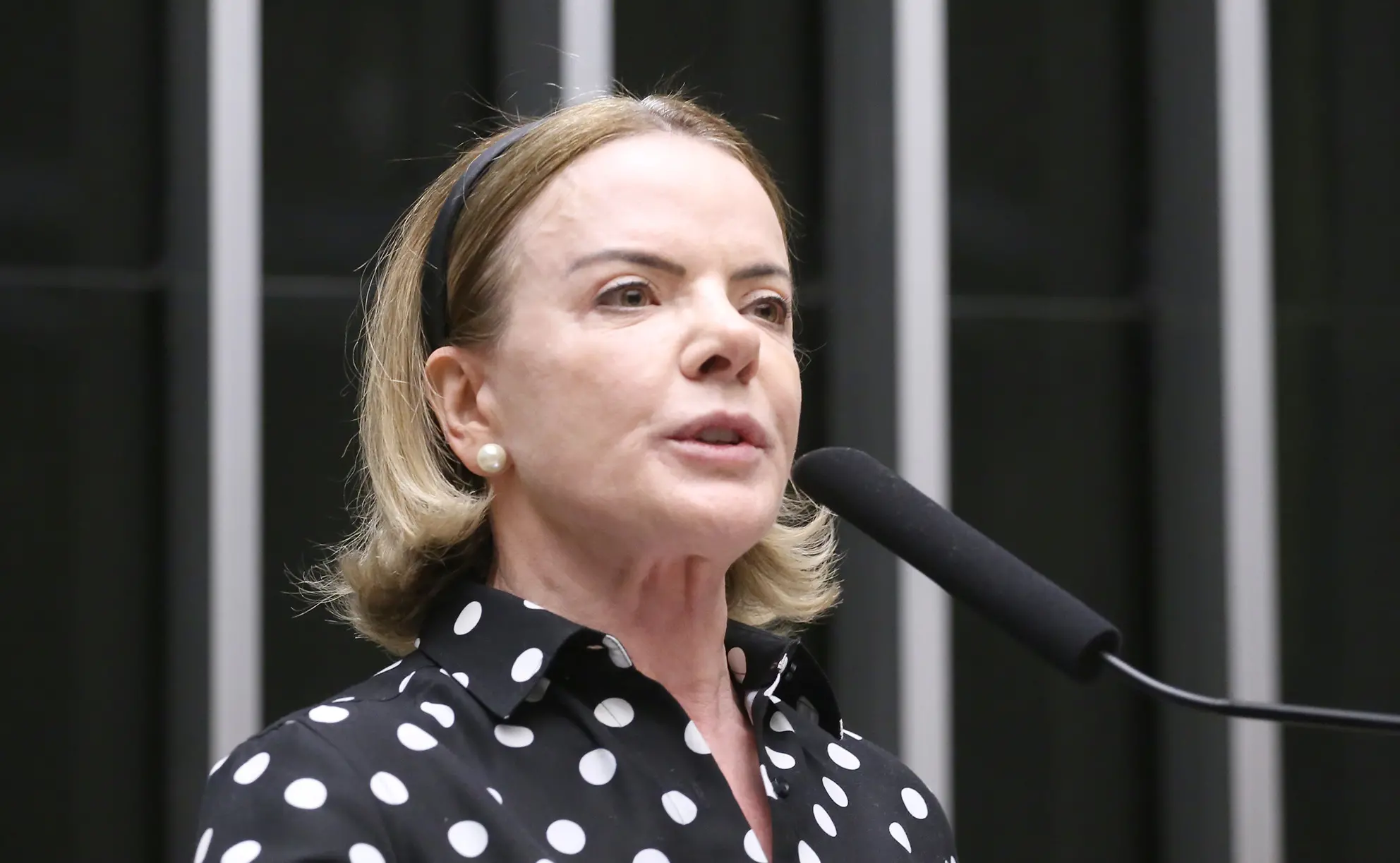 Imagem da notícia Além de mentiroso é dissimulado e perverso, diz Gleisi sobre Flávio e escala 6x1