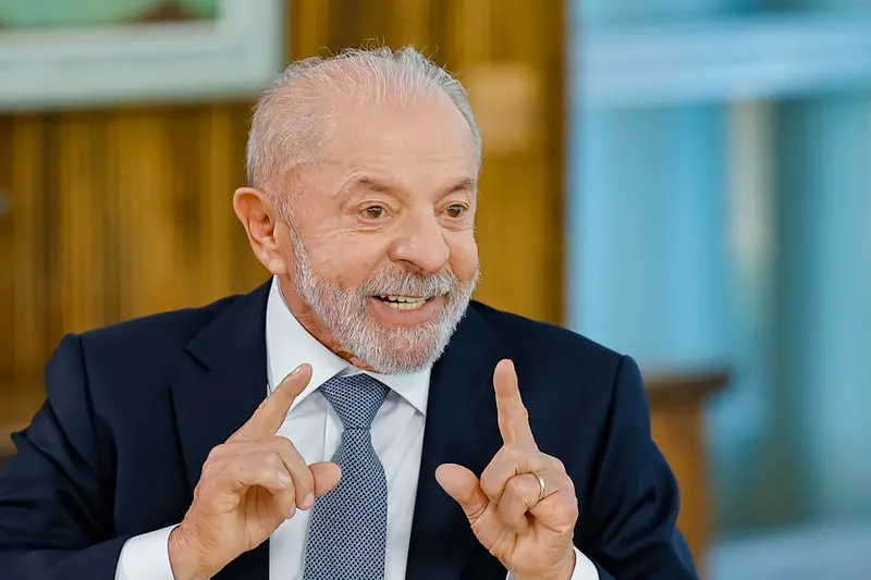 Imagem da notícia Lula diz que vai mandar PEC de tarifa zero aos fins de semana, custeado por emendas