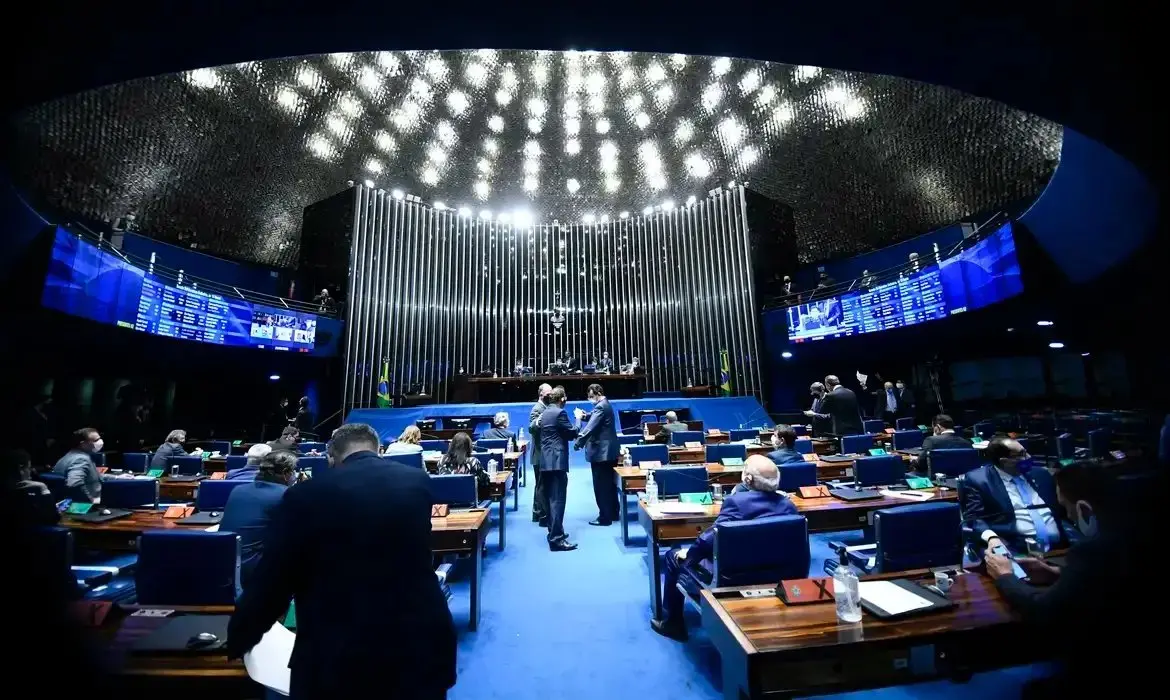 Imagem da notícia Senado aprova projeto que perdoa dívidas do MEI e aumenta teto de faturamento