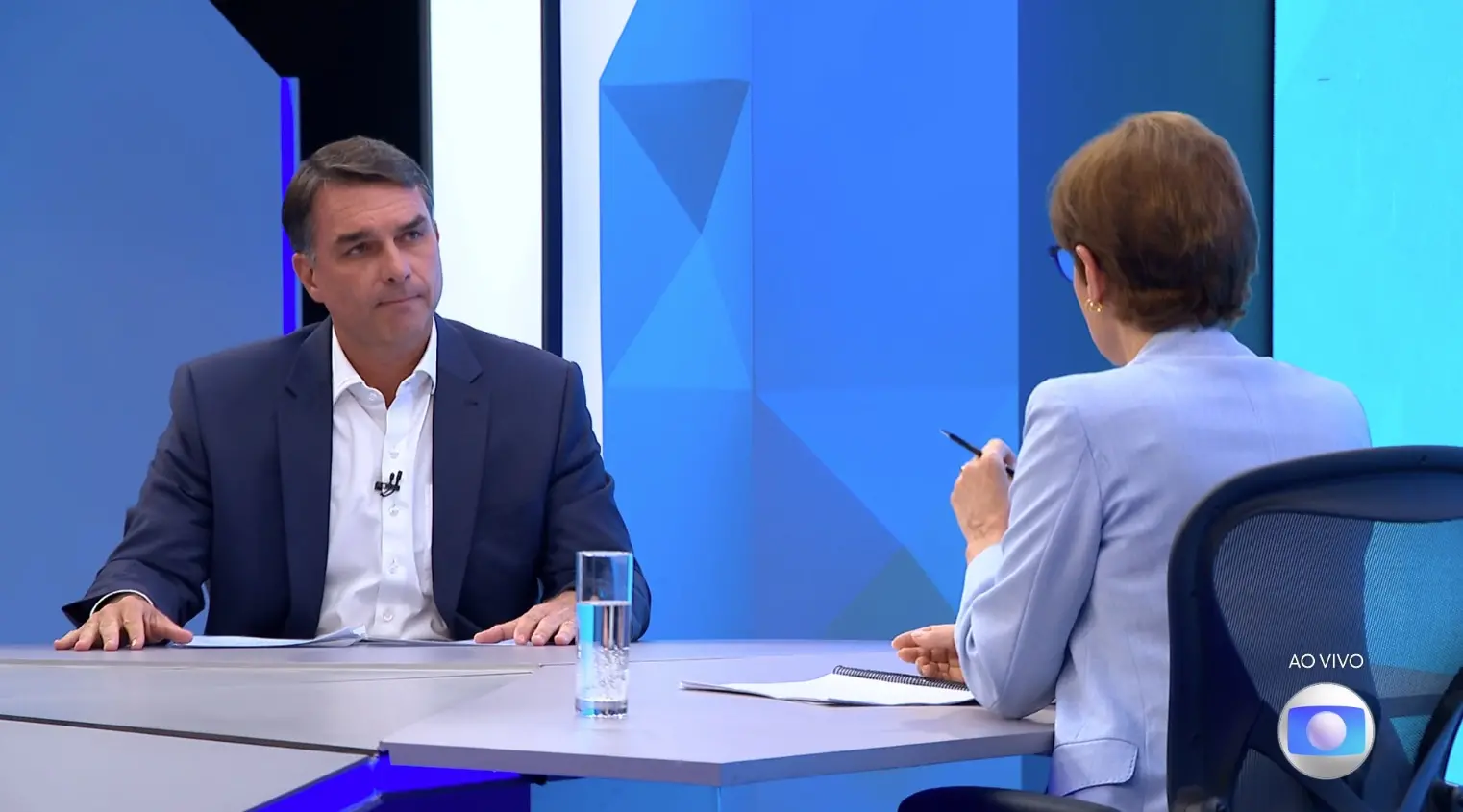 Imagem da notícia Flávio Bolsonaro se diz 'surpreso' com as múltiplas acusações contra aliados no Rio de Janeiro