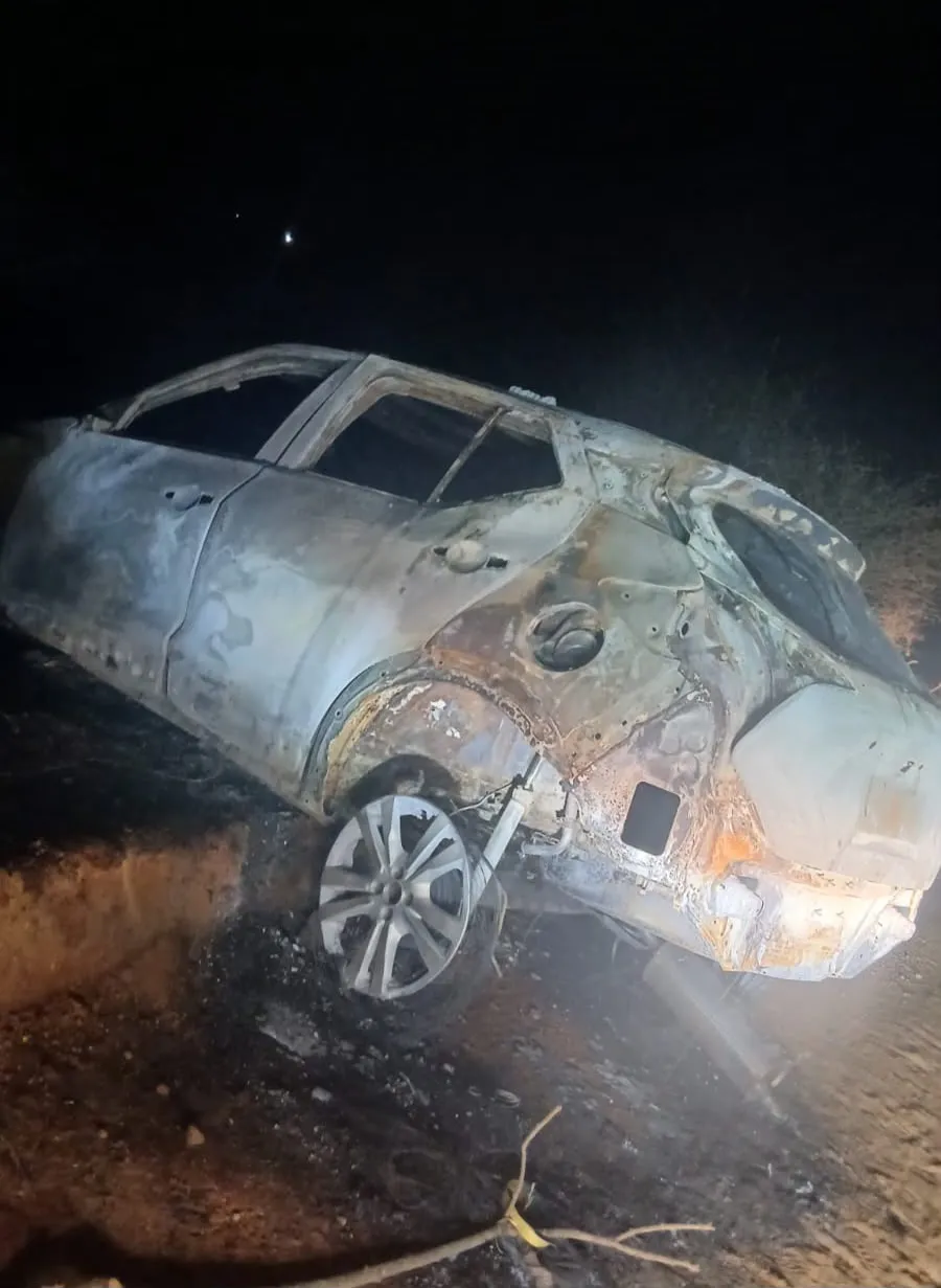 Horas após o homicídio, o veículo utilizado no crime foi encontrado incendiado.