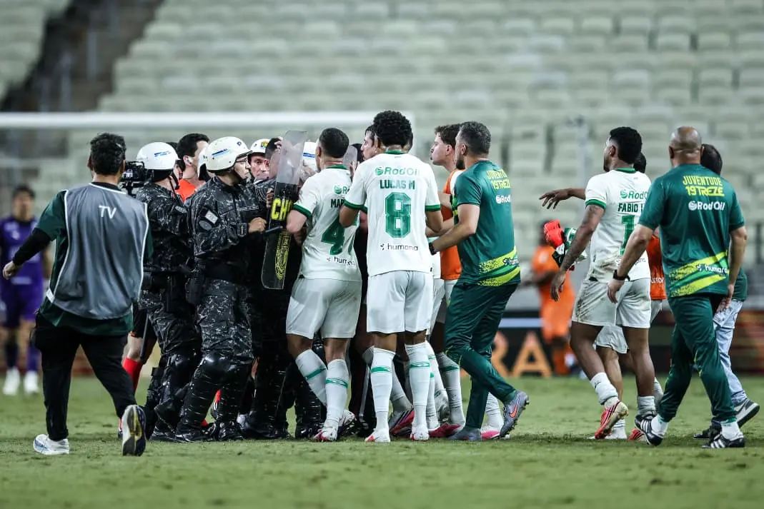 Imagem da notícia Atleta do Juventude reclama de pênalti e acréscimos em empate contra o Ceará