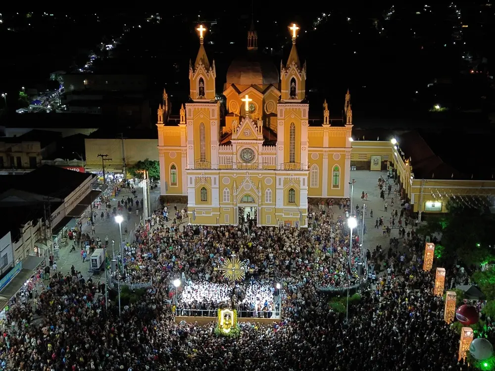 Imagem da notícia Canindé reúne milhares de fiéis durante encerramento de festa e romaria de São Francisco; veja fotos