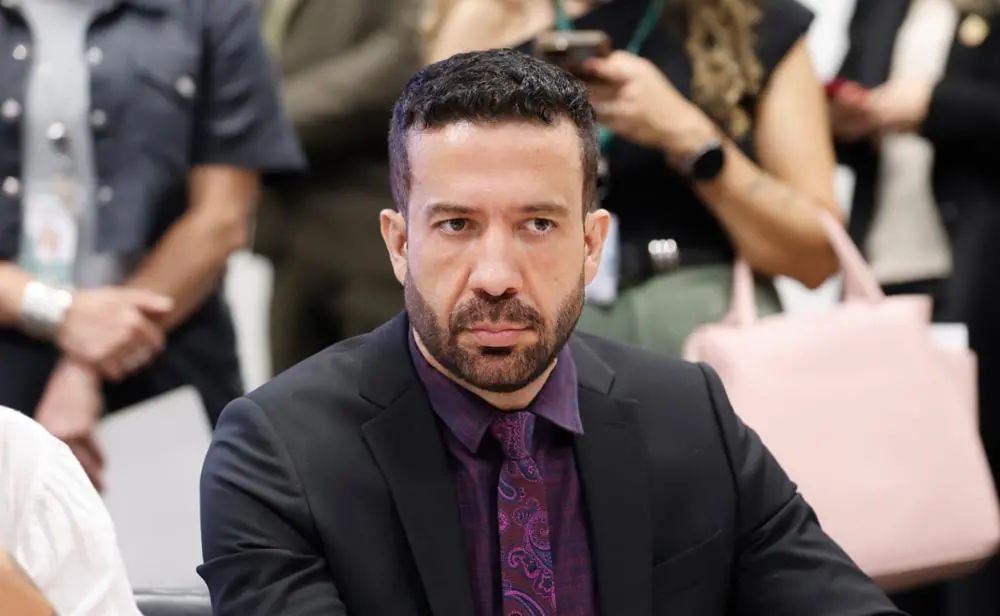 Imagem da notícia André Janones é internado com arritmia cardíaca após debate