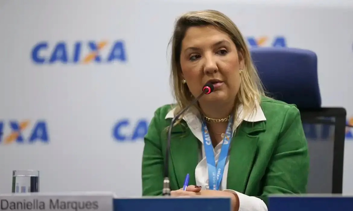 Imagem da notícia Coordenadora econômica da campanha de Flávio promete regra de transição para Bolsa Família