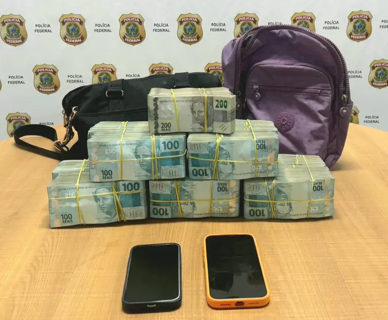 Imagem da notícia PF prende dupla com R$ 600 mil em espécie durante ação contra lavagem de dinheiro em Itapipoca