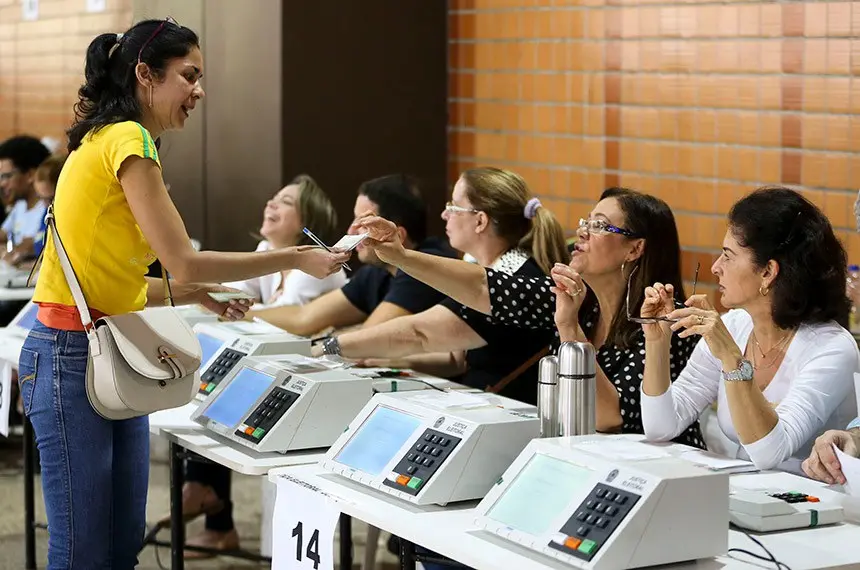 Imagem da notícia Qual o valor da multa para o mesário que não compareceu nas Eleições 2026?