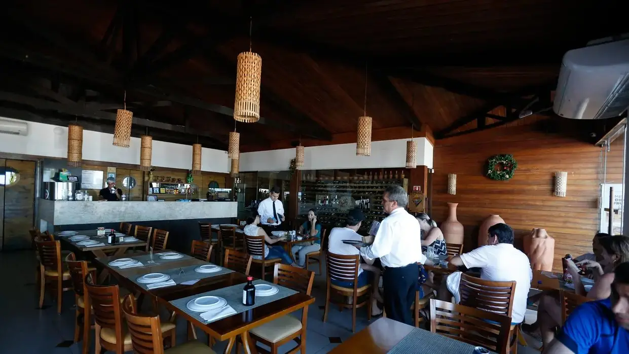 Imagem da notícia: Setor de bares e restaurantes quer mudanças na legislação após o fim da escala 6x1; veja propostas