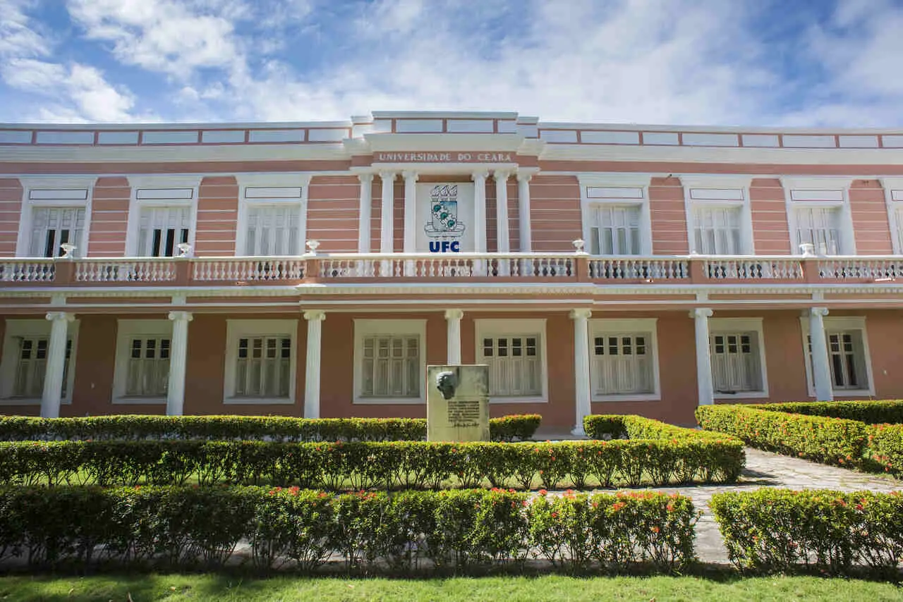 Imagem da notícia UFC lança concurso para professor em Fortaleza com salário inicial de R$ 6,3 mil 