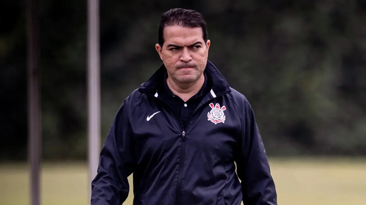 Imagem da notícia Marcelo Paz foi demitido após cobrar presidente por salários atrasados e ameaças da torcida