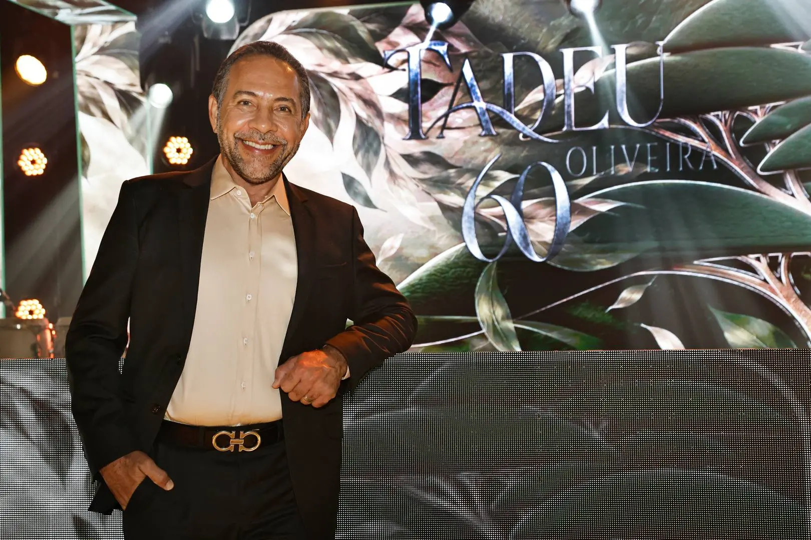 Imagem da notícia Tadeu Oliveira faz dos 60 anos uma noite de elegância, emoção e show surpresa