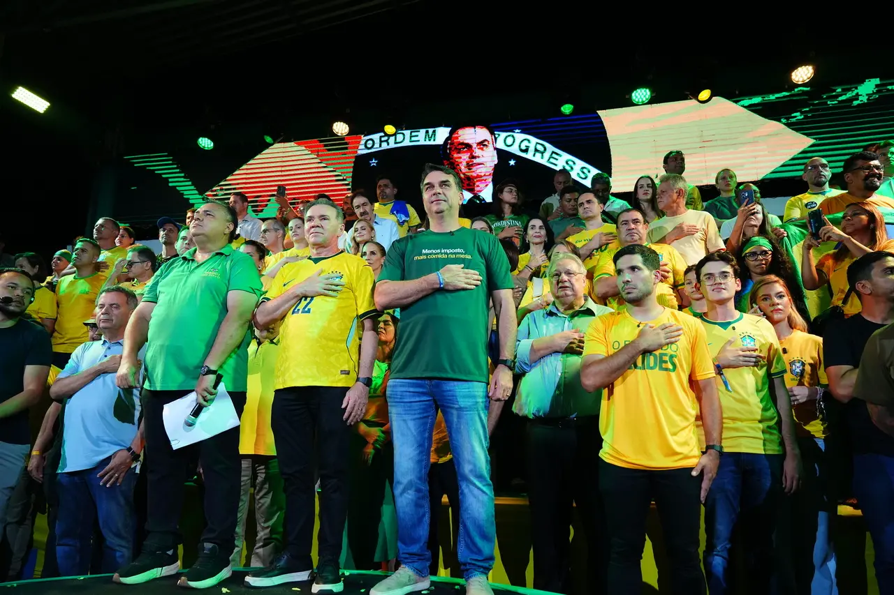 Imagem da notícia Qual o futuro da oposição no Ceará após derrota de Flávio Bolsonaro