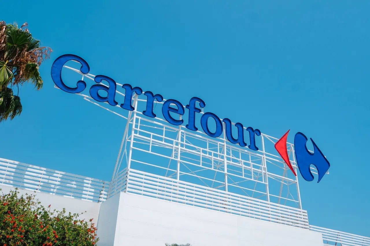 Imagem da notícia Carrefour vende 22 lojas e passa a funcionar nas unidades pagando aluguel; entenda