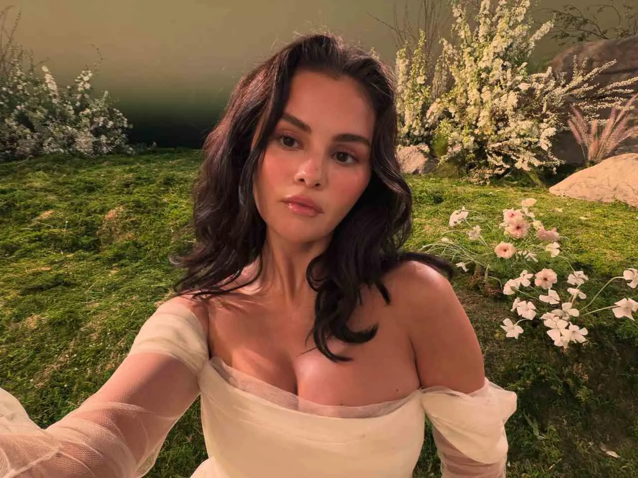 Imagem da notícia Selena Gomez revela que vício em vape mudou sua voz: 'é uma droga'