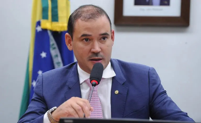 Imagem da notícia Vicentinho Júnior é eleito governador do Tocantins no 2º turno