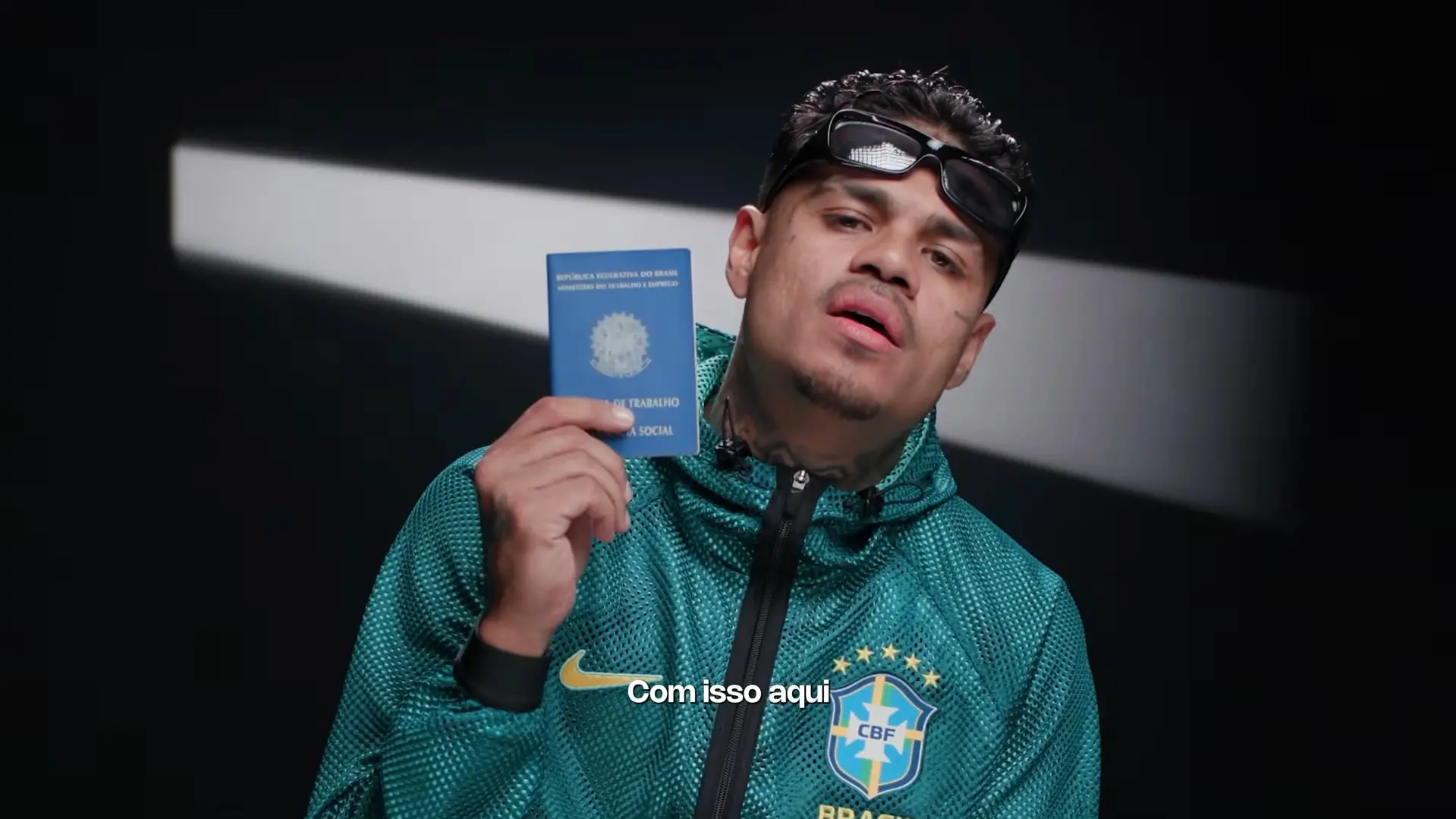 Imagem da notícia Vídeo do ‘Revelando’ sobre Flávio Bolsonaro com MC Cabelinho é derrubado do Instagram pela Meta