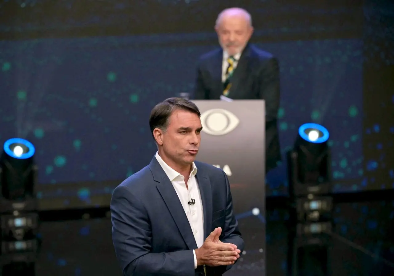 Imagem da notícia Cueva nega pedido de Flávio para suspender mensagens de canais oficiais do governo federal