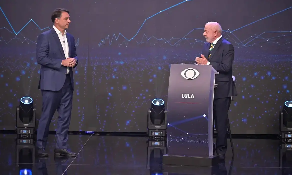 Imagem da notícia Em três blocos do debate da Globo, candidato deverá ficar no púlpito enquanto adversário fala
