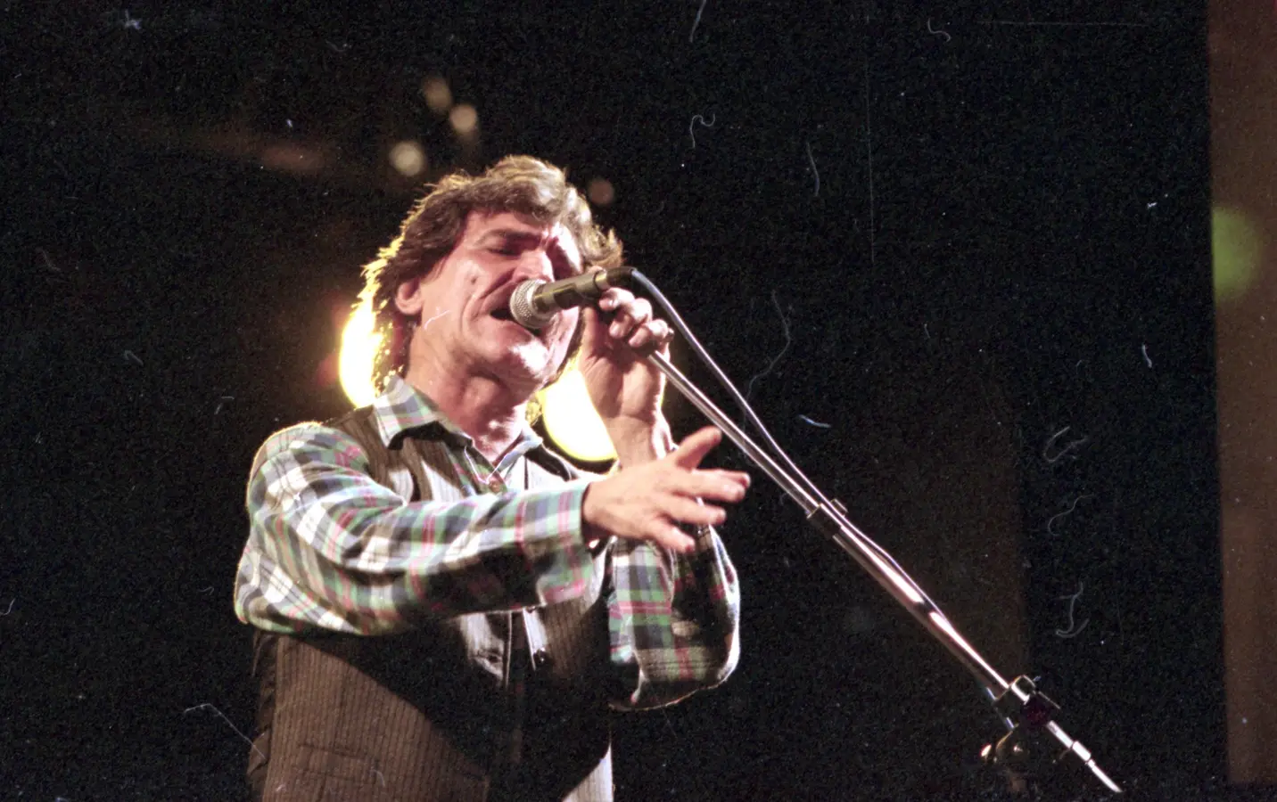 Imagem da notícia Belchior 80 anos: de cantor da contracultura a ícone pop, artista segue como voz fundamental 
