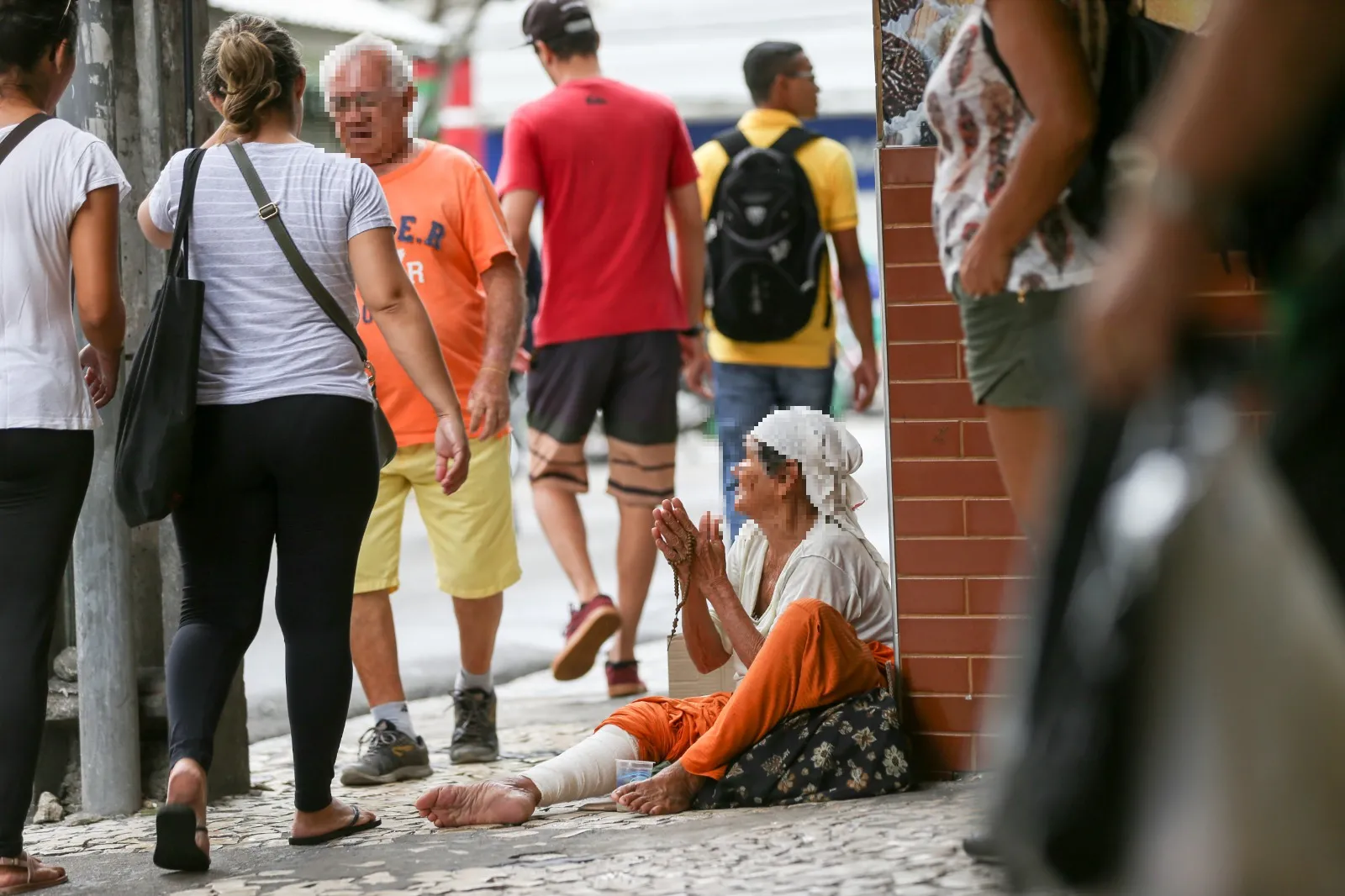 Mulheres são maioria entre idosos em situação de rua em Fortaleza.